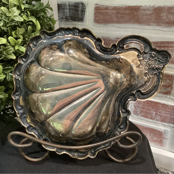 🟡 Vintage Floral Designed Metal Crafted Decor Tray - Very Unique - Very Nice - Picture 5 of 9